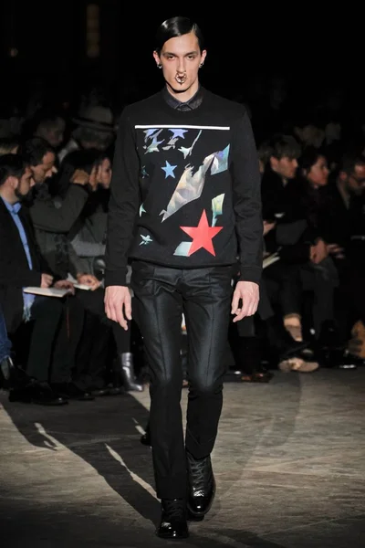 Look 19